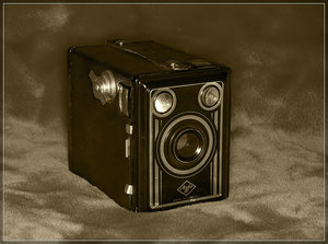 Agfa-Box -03 - klein - sepia.jpg