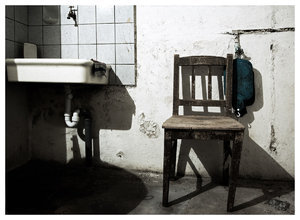 1401 Stuhl in Waschküche.jpg