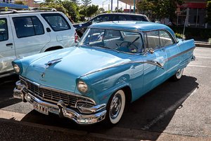 1600 Pix 500 kbIMG_0229_Bea_Ford-Fairlane-1956.jpg