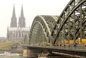 Koeln_Hohenzollern_Dom_3.jpg
