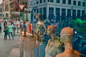 2014_05_24_DP2s_Bln_Friedrichstrasse_Spiegelung_0023_VarD_1200x800pix.jpg
