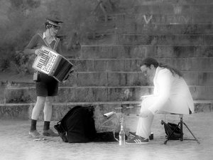 2014_06_29_SD9_Bln_Mauerpark_Musiker_0007_VarB_FL-1k5_nDT_4zu3_SW_1200x900pix.jpg 2014_06_29_SD9_Bln_Mauerpark_Musiker_0007_VarB_FL-1k5_nDT_4zu3_SW_1200x900pix.jpg