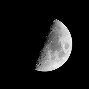 Mond_zun052__2014_03_08_SD15_500mm_Bl8_0057_VarB_SW_900x900pix.jpg