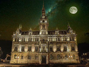 Rathaus mit Mond und Sterne OK.jpg