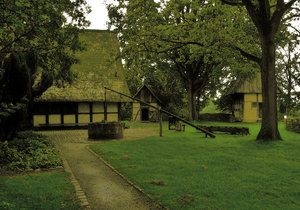 Brunnen im Mühlenhof 4.jpg