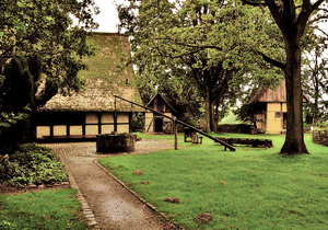 Brunnen im Mühlenhof 5.jpg