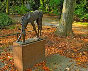comp_Pferdestatue Hofgarten 13.9.14.jpg