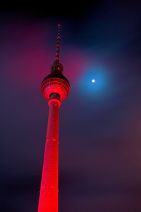 2015_02_02_DP2s_Bln_Fernsehturm_Mond_0005_VarA_DT01_600x900pix.jpg