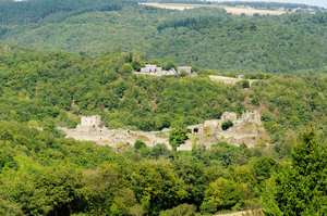 Ruine Schmidtburg mit Keltensiedlung.jpg