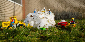 der Schnee muß weg.jpg