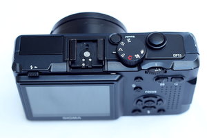 DP1s_schraeg_oben_von_hinten.JPG DP1s_schraeg_oben_von_hinten.JPG