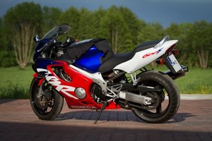 cbr_600f_rot-blau-weiss.jpg