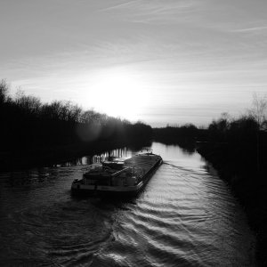 Der Rhein-Herne-Kanal in der Dämmerung