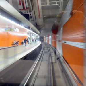 Einfahrt der U3 in den Hauptbahnhof Nürnberg.