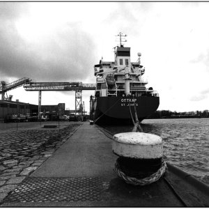 Getreidefrachter vor Brunsbüttel