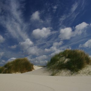 Wolkenhimmel über den Dünen
