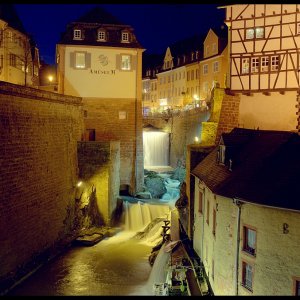 Saarburg bei Nacht