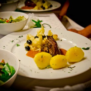 Kochen und Essen mit Freunden