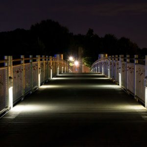 Brücke bei Nacht
