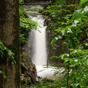 Heute mal den Wasserfall mit Dreifachbelichtung.